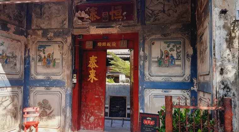 Panoramic temple grounds on a Himonika tour
